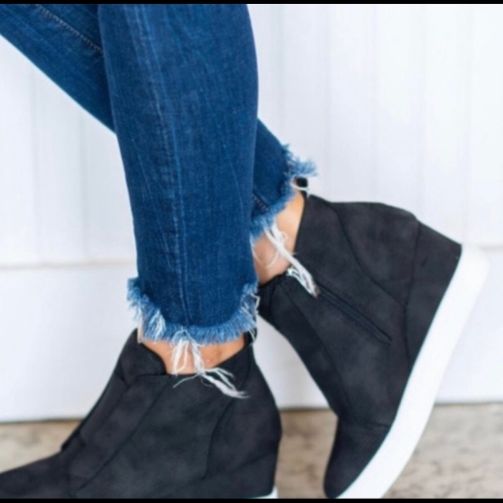 Black High Top Sneakers👀.